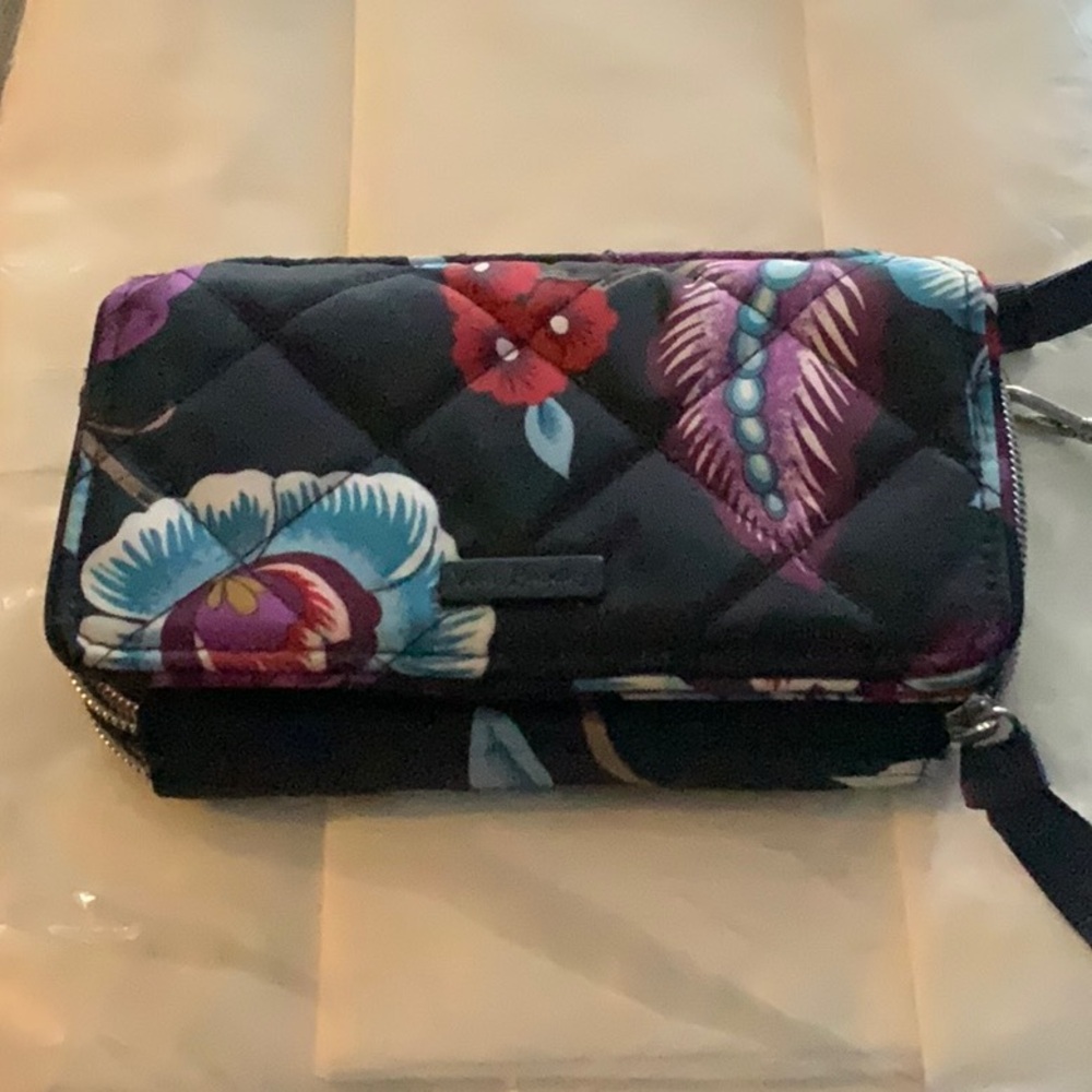 Vera Bradley RFID all in one cross body in Mayfair in Bloom